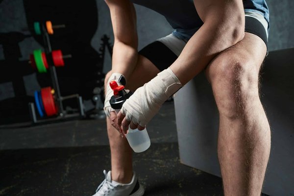 Wie integriert man plyometrisches Training zur Steigerung der Schusskraft im Fußball?